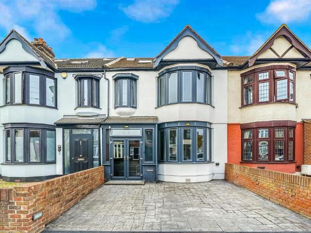 House for sale in Loxford, Greater London