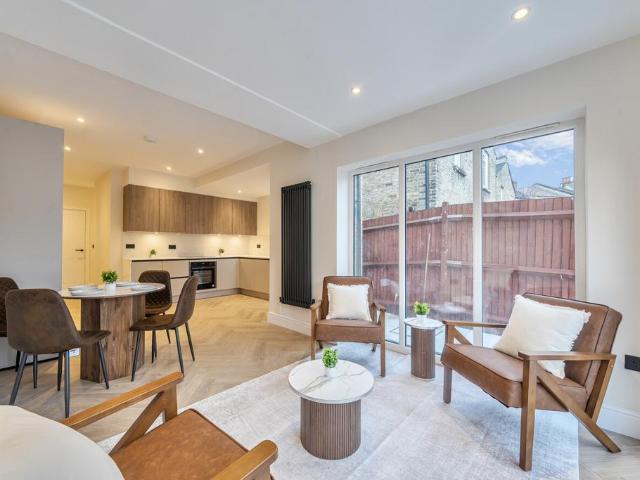 House for sale in London Borough of Lewisham, Lower Sydenham