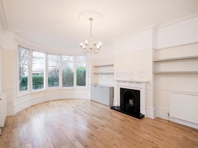 House for sale in Muswell Hill, Greater London