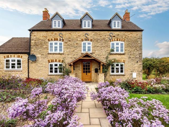 House for sale in Evershot, Oxfordshire