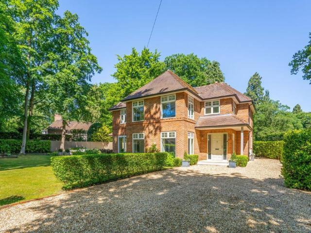 House for sale in Fleet, Hart