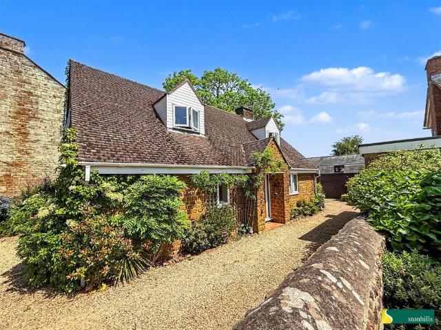 House for sale in Eydon, Northamptonshire