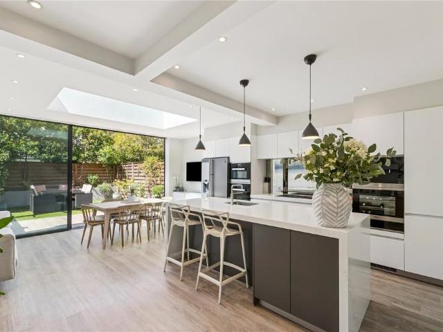 House for sale in Summerstown, Greater London