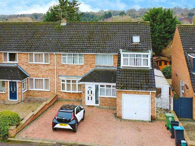 House for sale in Bennetts End, Pouchen End