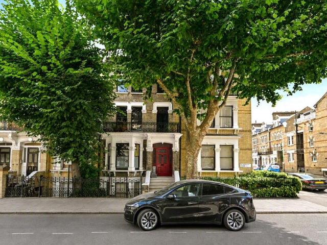 House for sale in Barons Keep, Greater London