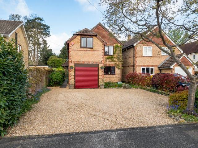 House for sale in Fleet, Hart