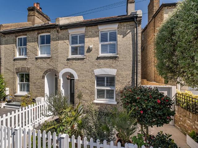 House for sale in London Borough of Merton, Raynes Park