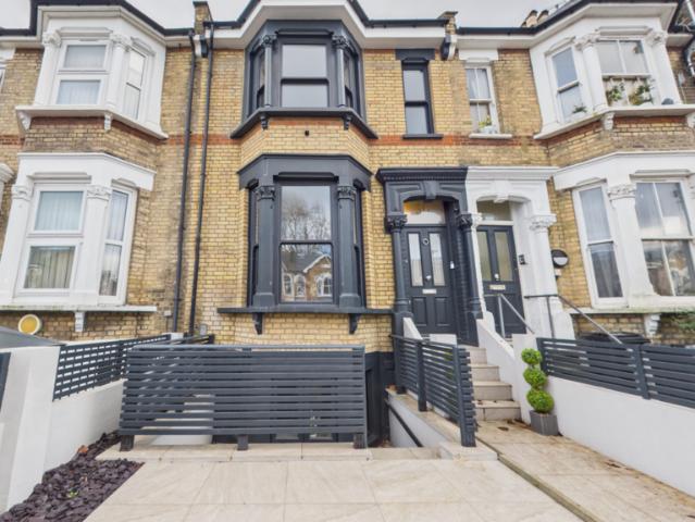 House for sale in Stoke Newington, Greater London