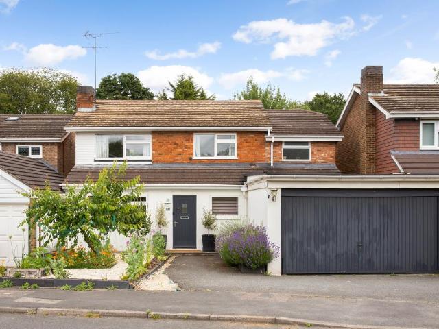 House for sale in Hatching Green, Five Acres