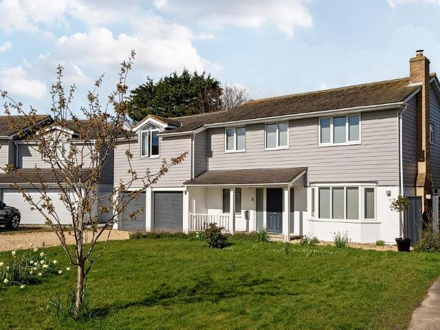 House for sale in Littlecote, West Sussex