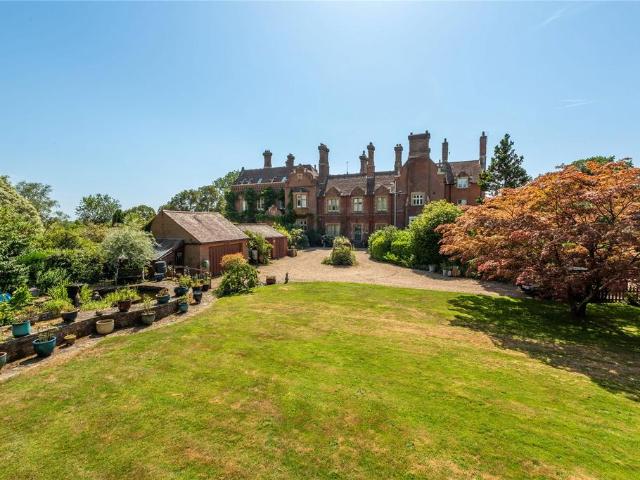 House for sale in Pachesham Park, Surrey