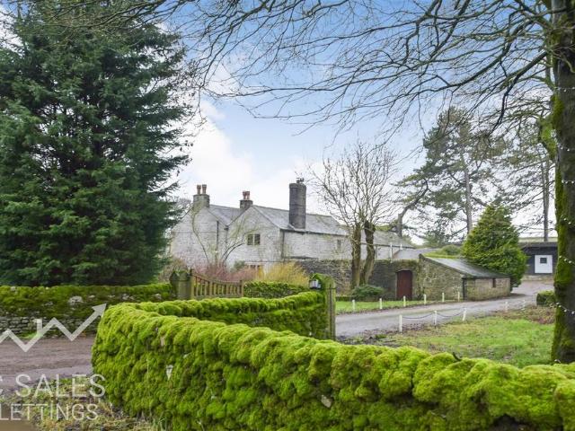 House for sale in Froggatt, East Midlands
