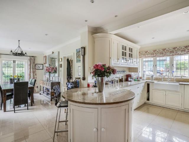 House for sale in Heronsgate, Batchworth