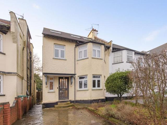 House for sale in North Finchley, Greater London