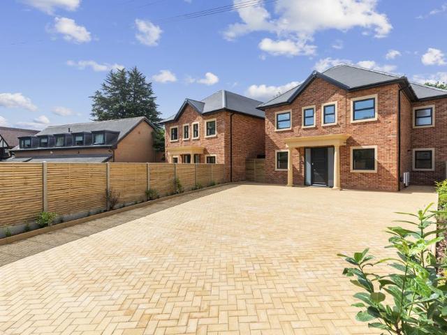House for sale in Greater London