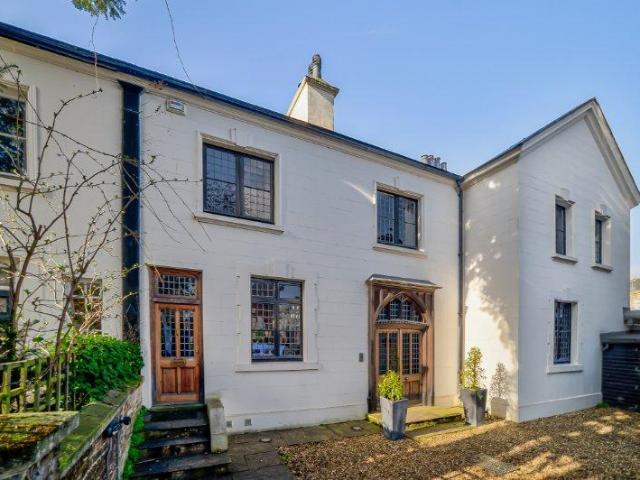 House for sale in East Sheen, Greater London