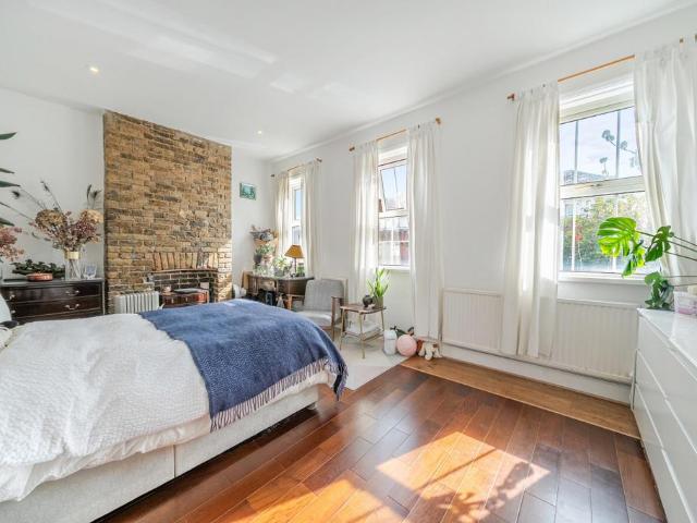 House for sale in Walham Green, Greater London