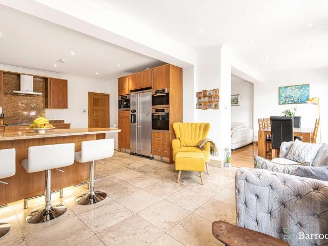 House for sale in Cockfosters, Greater London