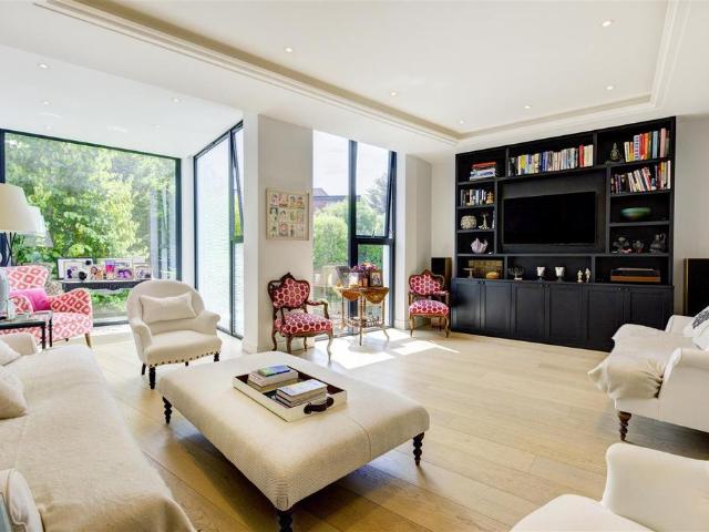 House for sale in Golders Green, Greater London