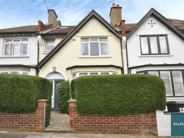 House for sale in Finchley, Greater London