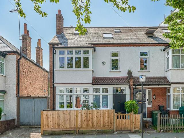 House for sale in Streatham Hill, Greater London