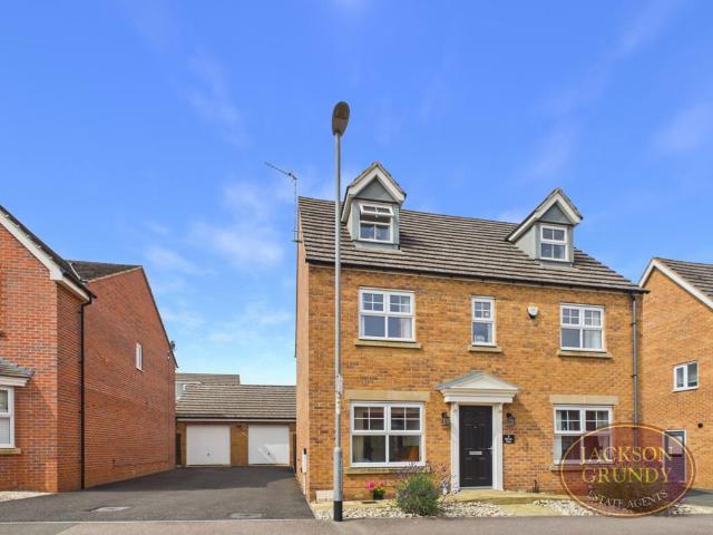 House for sale in Moulton