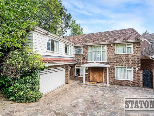 House for sale in East Barnet, Greater London