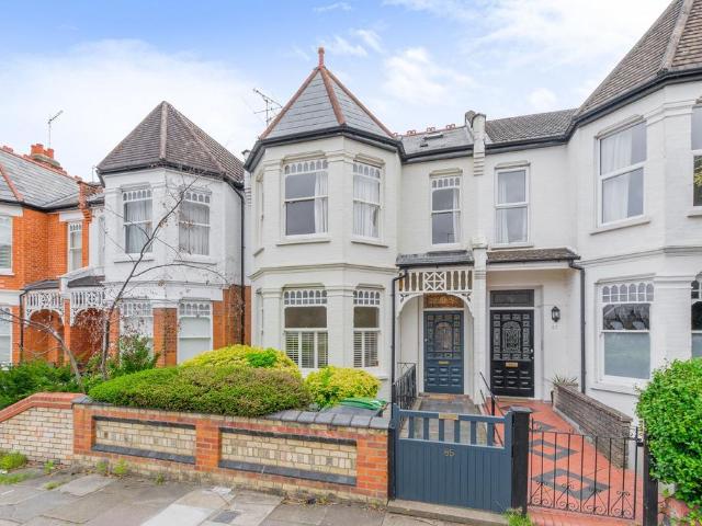 House for sale in Muswell Hill, Greater London