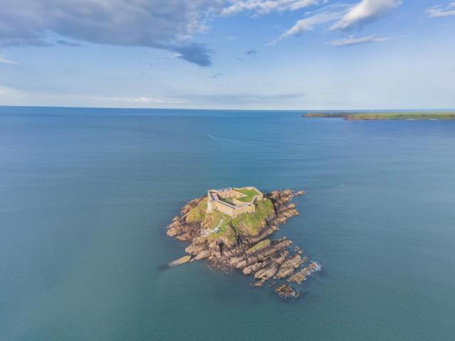 House for sale in Angle