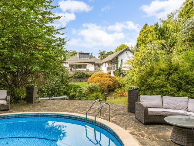 House for sale in Little Stanmore, Greater London