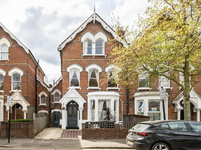 House for sale in Stroud Green, Greater London