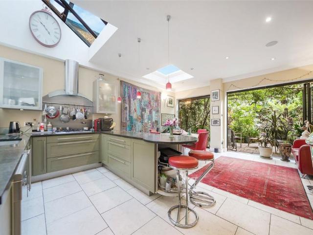 House for sale in Holloway, Greater London
