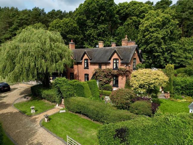 House for sale in Stakenbridge, Wyre Forest