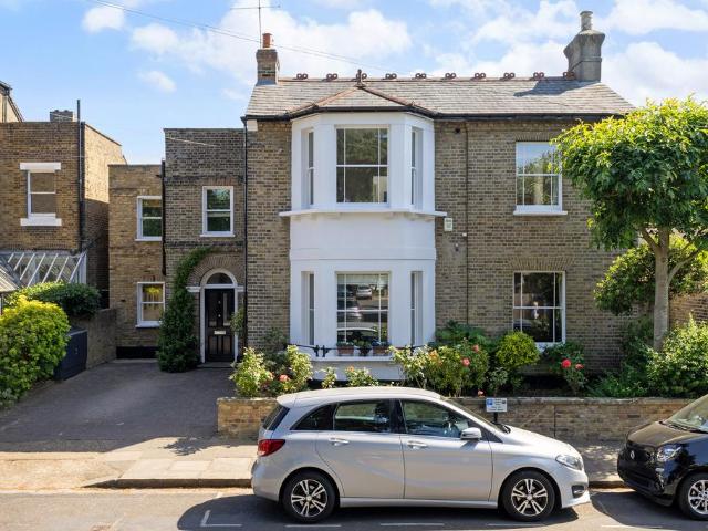 House for sale in Hampton Hill, Greater London