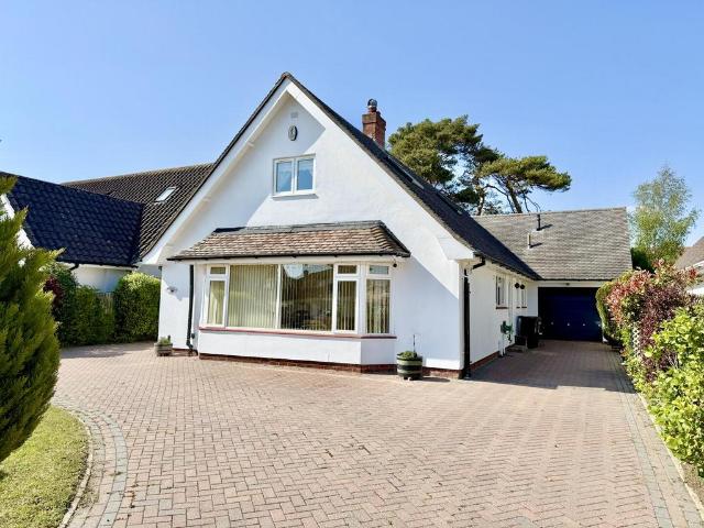 House for sale in Highcliffe