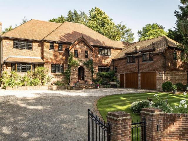 House for sale in Kingswood Warren, Red Hill