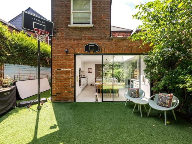 House for sale in Kilburn, Greater London