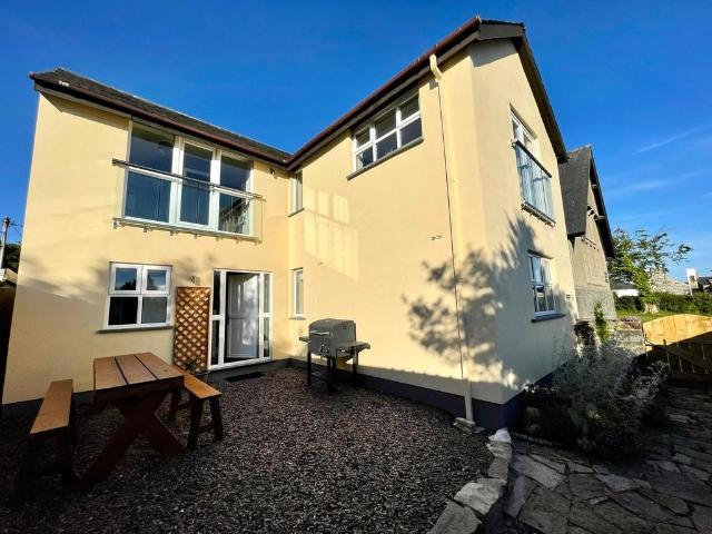 House for sale in Llanystumdwy