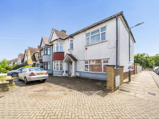 House for sale in Brunswick Park, Greater London