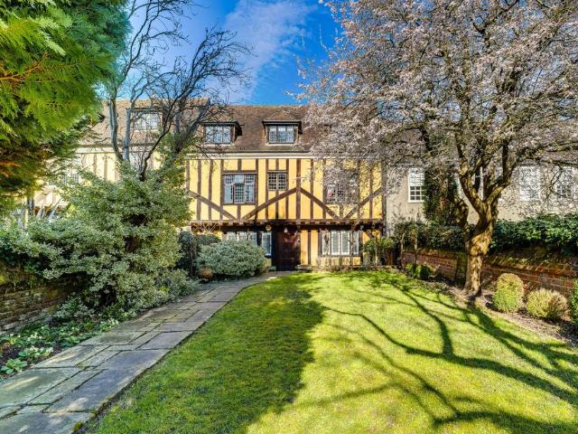 House for sale in Middle Park, Greater London