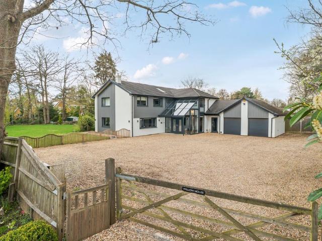House for sale in Fleet, Hart