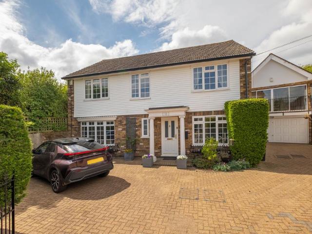 House for sale in New Malden, Greater London