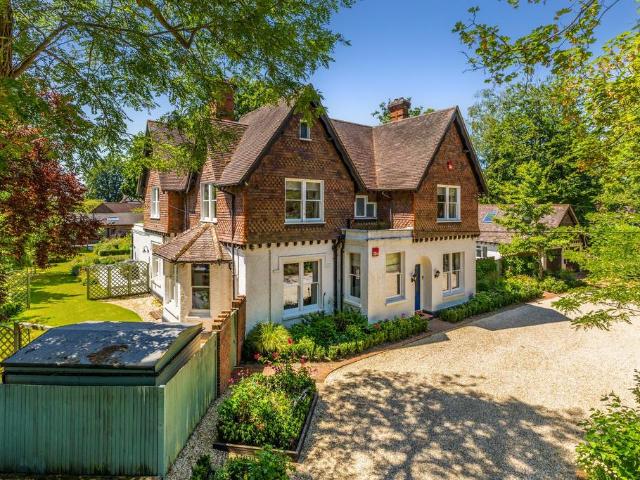 House for sale in Fleet, Hart