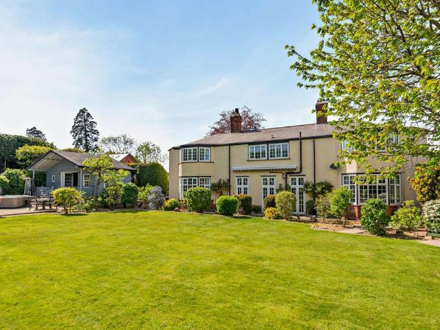 House for sale in Heol-las, Surrey