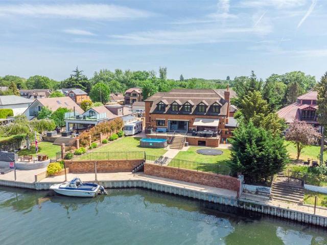 House for sale in Wraysbury