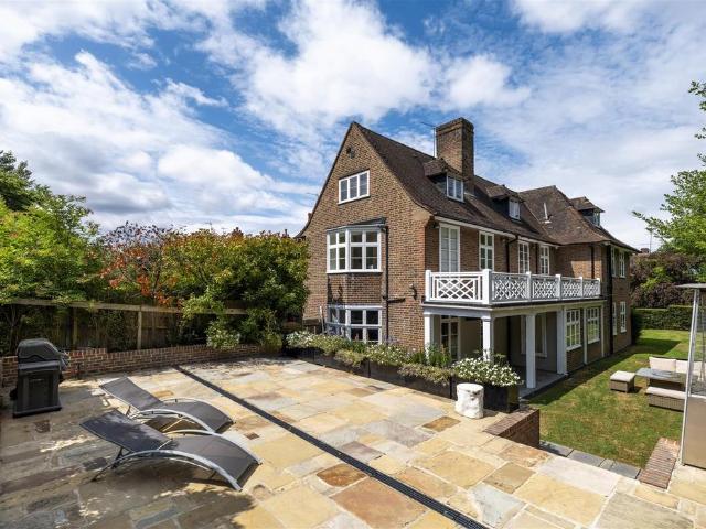 House for sale in Golders Green, Greater London