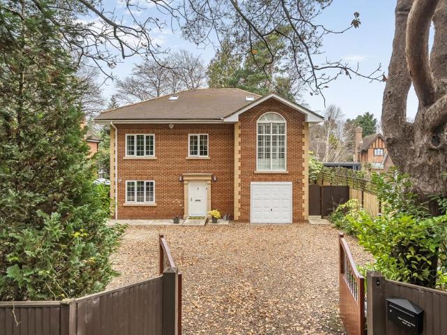 House for sale in Heatherside, Heol-las