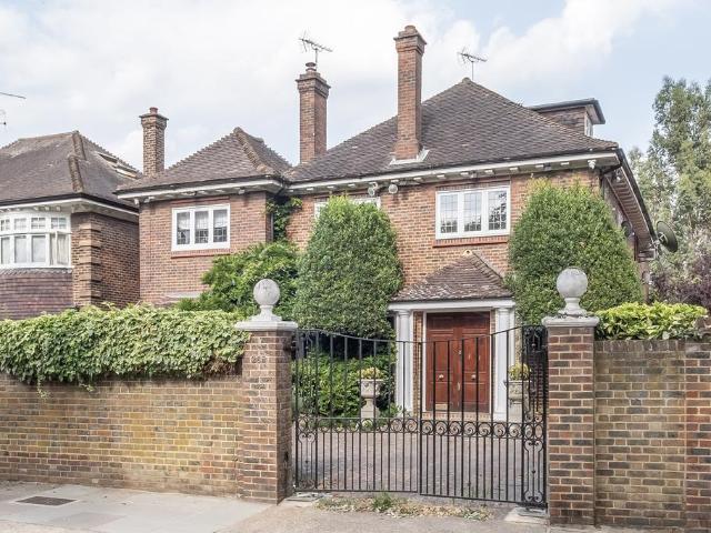 House for sale in East Sheen, Greater London