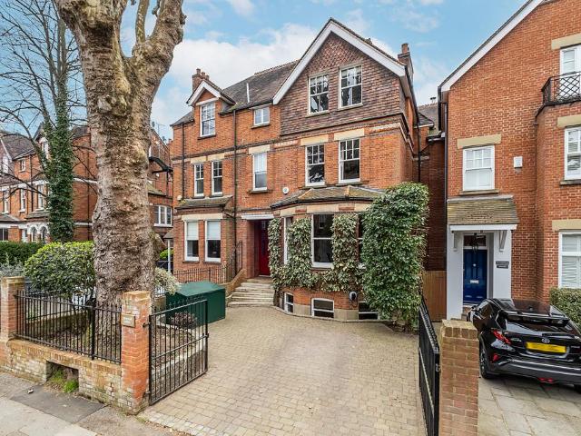 House for sale in London Borough of Merton, Raynes Park