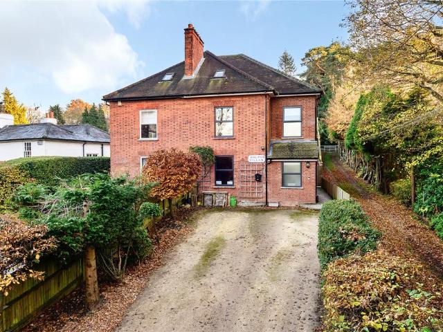 House for sale in Heol-las, Surrey